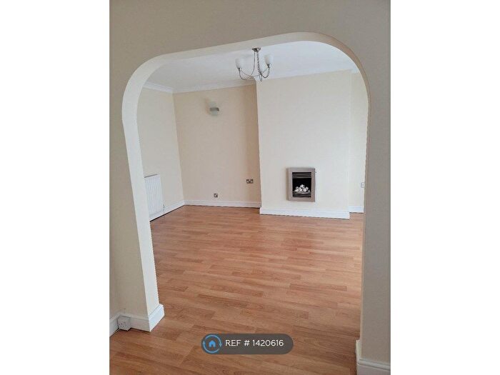 2 Bedroom Flat To Rent In Tile Cross Road, Birmingham, B33