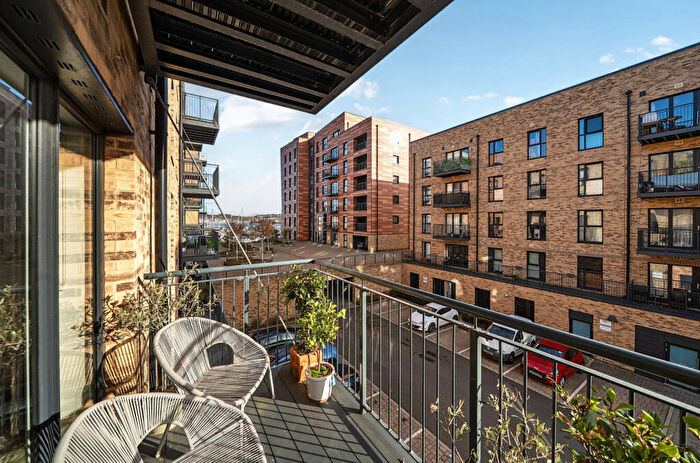 1 Bedroom Flat For Sale In Thomas Blake Avenue, Southampton, Hampshire, SO14