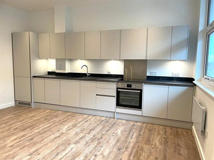 1 Bedroom Flat To Rent In London Road, Staines-Upon-Thames, TW18