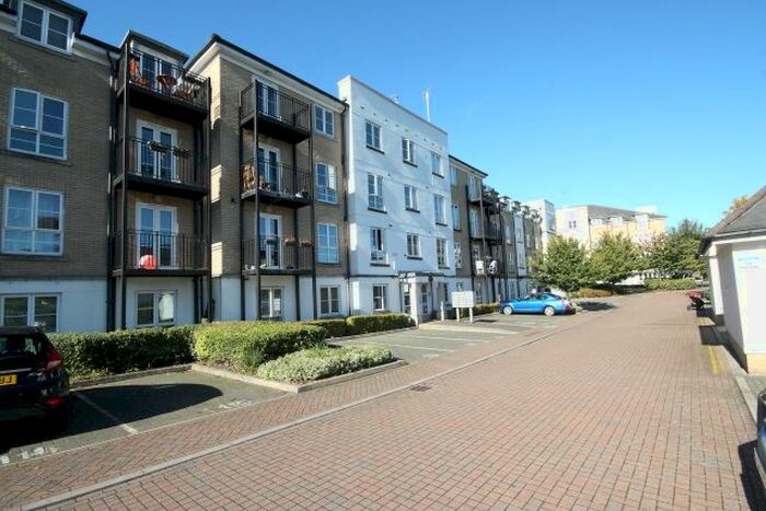 2 Bedroom Flat To Rent In Tudor Way, Knaphill, Woking, GU21