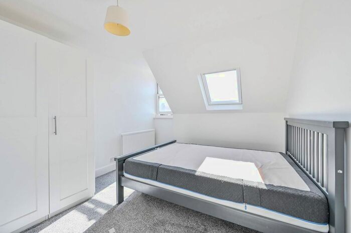 1 Bedroom Flat To Rent In Lewin Road, Streatham Common, London, SW16