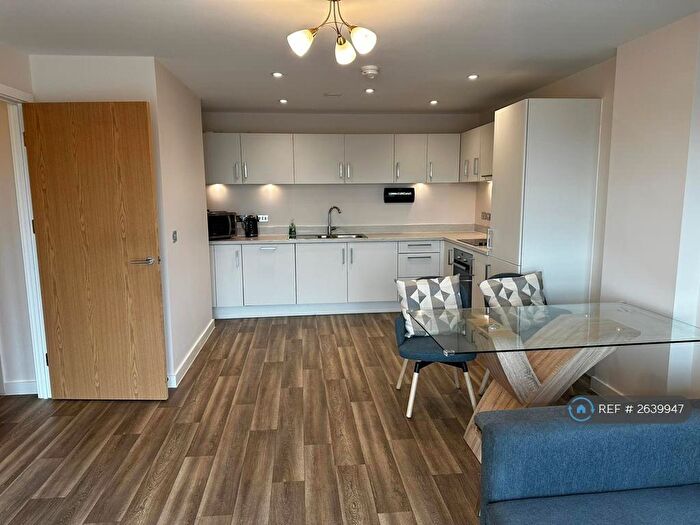 2 Bedroom Flat To Rent In Roosevelt Apartments, Birmingham, B15
