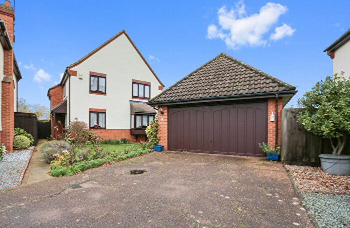 4 Bedroom Detached House For Sale In Summerwood Close, Benfleet, SS7