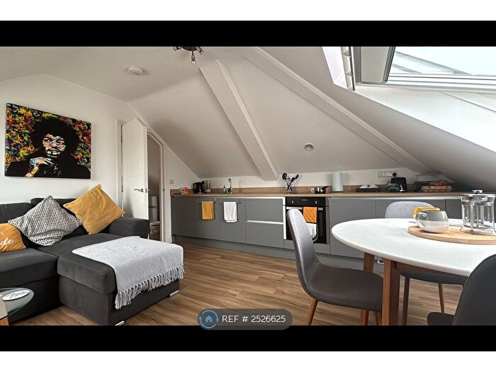 1 Bedroom Flat To Rent In Hampton House, Bournemouth, BH10