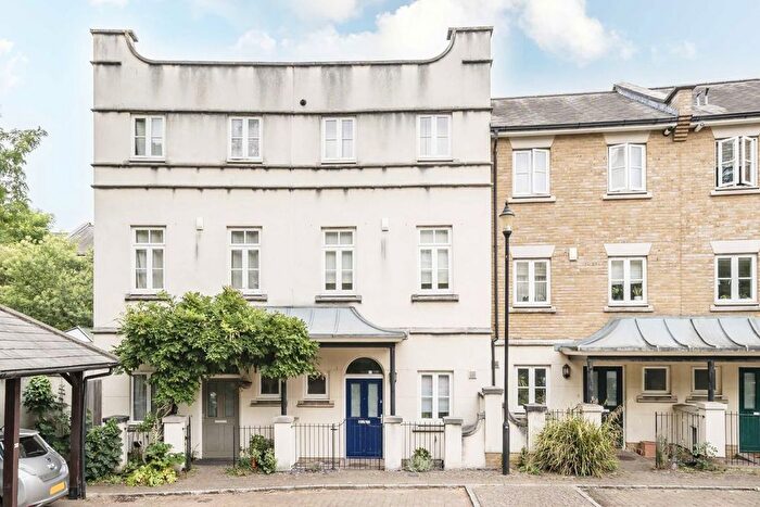 4 Bedroom Property To Rent In Dudley Mews, Brixton, SW2