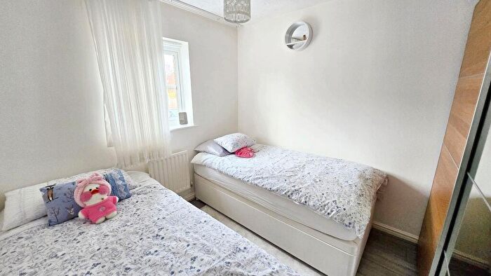 3 Bedroom End Of Terrace House For Sale In Newhurst Park, Hilperton, BA14