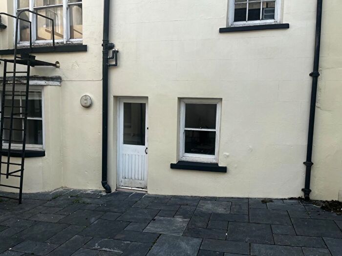 1 Bedroom Flat To Rent In High Street, SA61