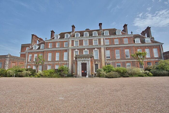 3 Bedroom Flat For Sale In Waldershare House, Waldershare, Dover, CT15