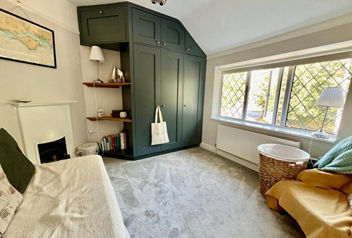 2 Bedroom Cottage For Sale In Kingsbury Lane, Ringwood, BH24