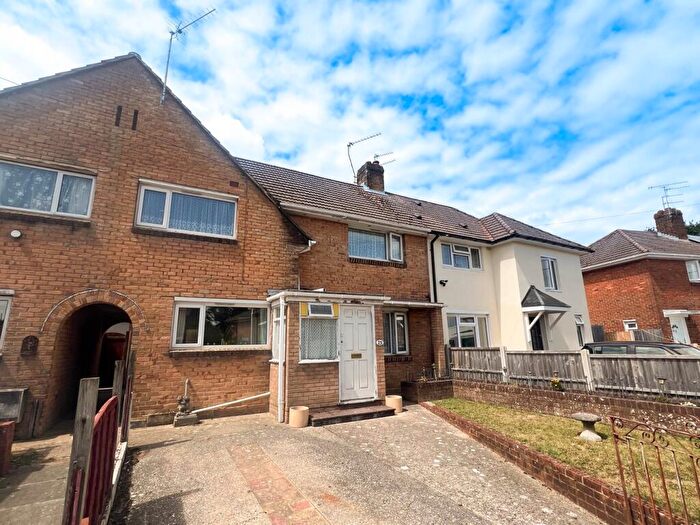 3 Bedroom Terraced House For Sale In Wavell Avenue, Poole, BH17