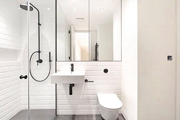 3 Bedroom Flat To Rent In Portobello Road, Notting Hill, W11
