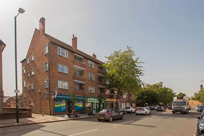 2 Bedroom Flat To Rent In Mortlake High Street, Mortlake, SW14
