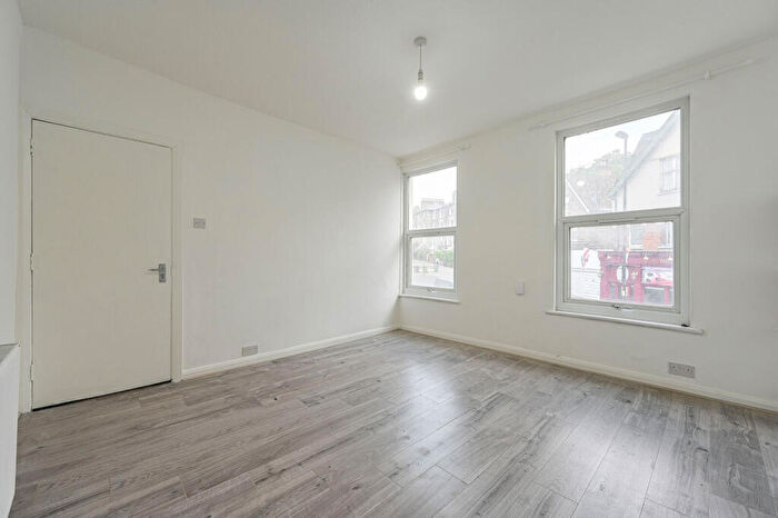 3 Bedroom Flat To Rent In Lewisham Road, Lewisham, London, SE13