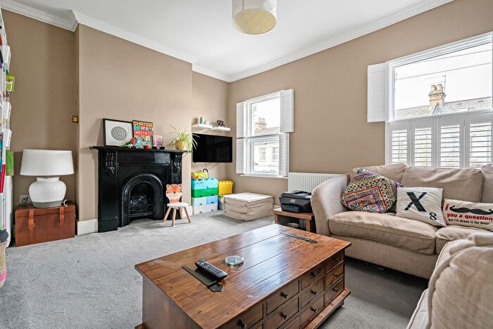 2 Bedroom Flat For Sale In Cheshire Road, London, N22