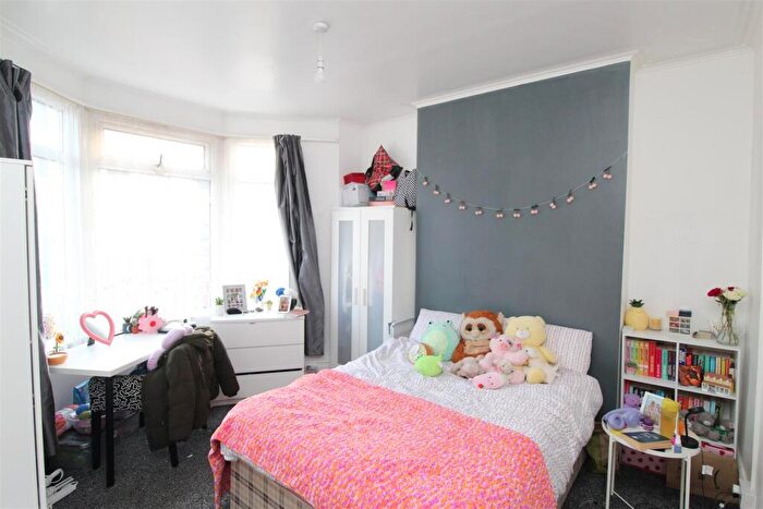 5 Bedroom Private Hall To Rent In Llanishen Street, Heath, Cardiff, CF14
