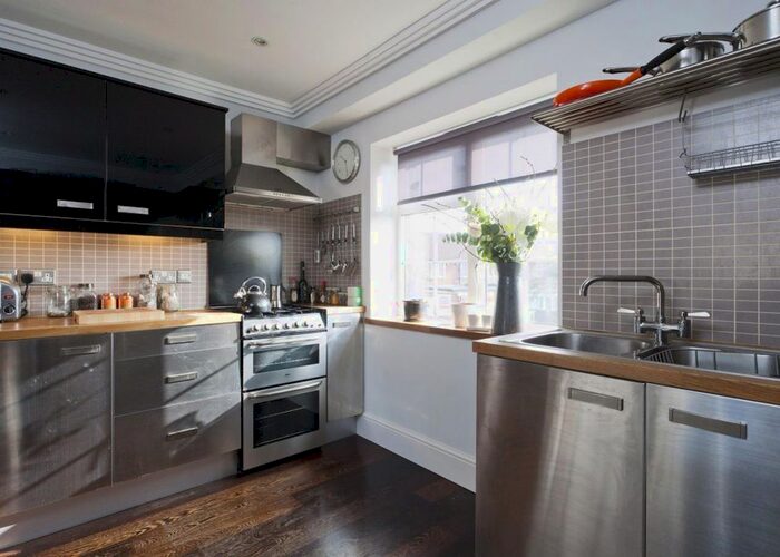 3 Bedroom Maisonette To Rent In Glastonbury Road, Morden, SM4