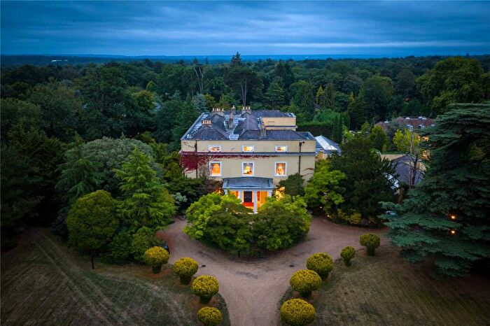 8 Bedroom Detached House For Sale In Manor House Drive, Burwood Park, KT12