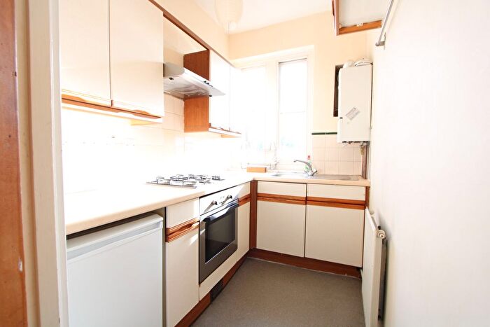 2 Bedroom Flat To Rent In Nightingale Lane, London, SW12
