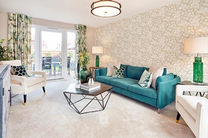 3 Bedroom Detached House For Sale In Clayhill Road, Burghfield Common, RG7