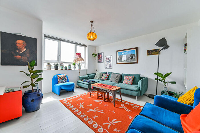 3 Bedroom Flat For Sale In Cazenove Road, Stoke Newington, London, N16
