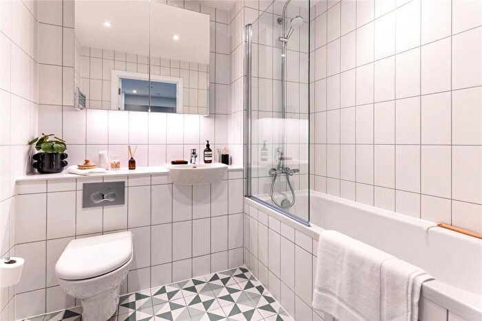 2 Bedroom Apartment To Rent In Uncle Leeds, Whitehall, LS12