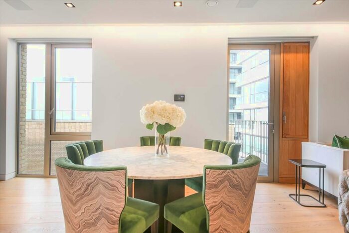 2 Bedroom Flat To Rent In Duchess Walk, London, SE1