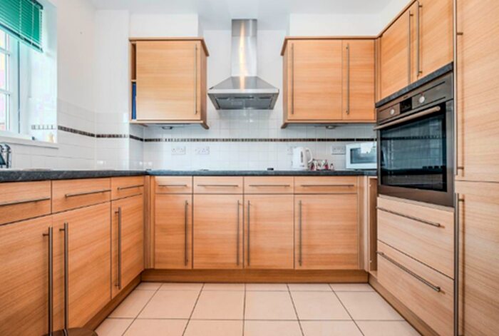 1 Bedroom Flat To Rent In Church Street, Littlehampton, BN17