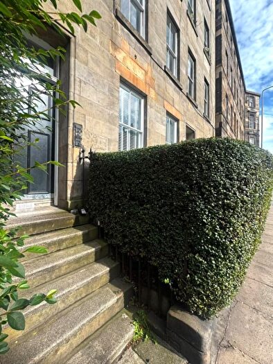 1 Bedroom Flat To Rent In Lauriston Place, Tollcross, Edinburgh, EH3