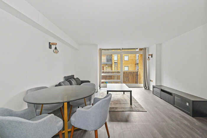 2 Bedroom Flat To Rent In Gainsborough House, Canary Wharf, E14