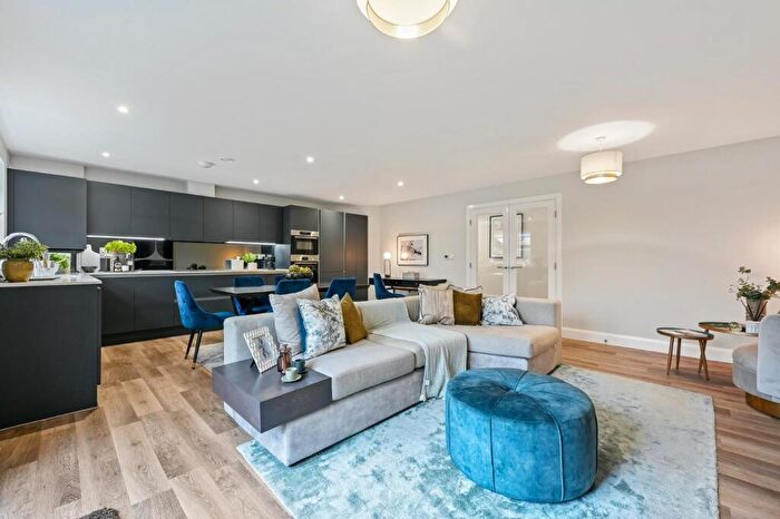 2 Bedroom Flat For Sale In Meadow Court, Iver, SL0