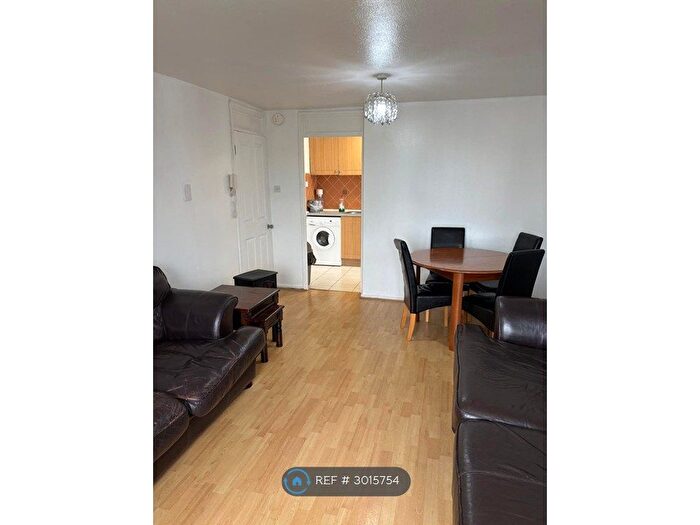 2 Bedroom Flat To Rent In Dobbies Loan Place, Glasgow, G4