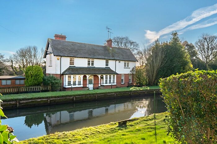 4 Bedroom Detached House For Sale In Station Road, Broxbourne, EN10