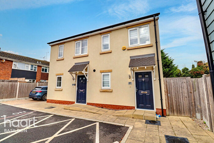 2 Bedroom Semi-Detached House For Sale In Market Avenue, Wickford, SS12