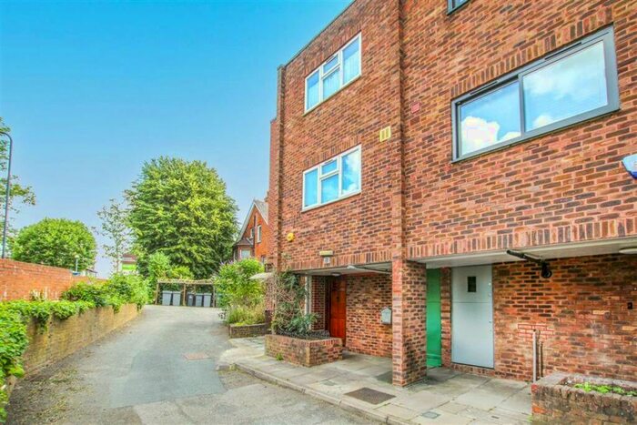 Studio To Rent In Lydford Road, Willesden Green, NW2