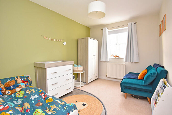 3 Bedroom Semi-Detached House For Sale In Wharfedale Avenue, Harrogate, HG2