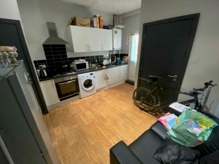 1 Bedroom Terraced House To Rent In Blandford Road, Salford, M6