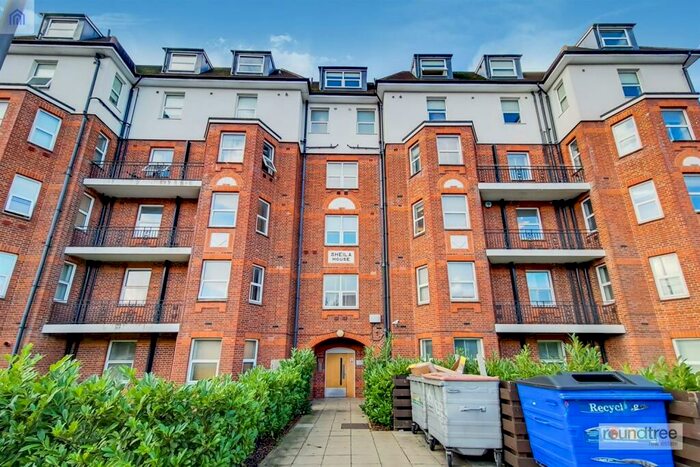 4 Bedroom Apartment To Rent In Brent View House, North Circular Road, Golders Green, NW11