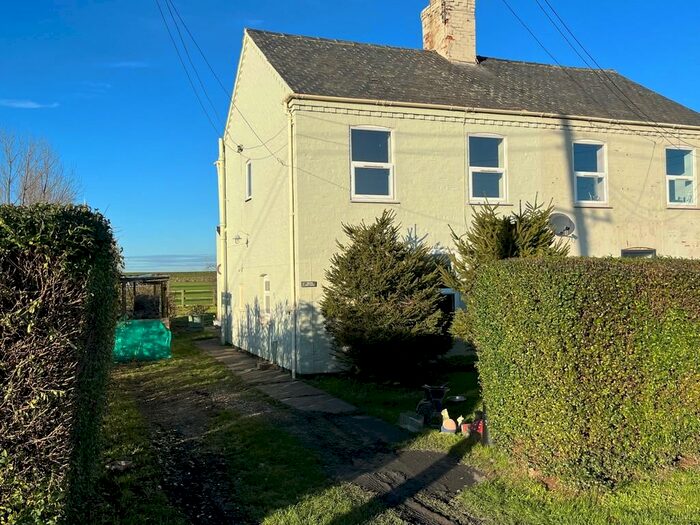 3 Bedroom Semi-Detached House For Sale In Middle Marsh Road, Moulton Marsh, PE12