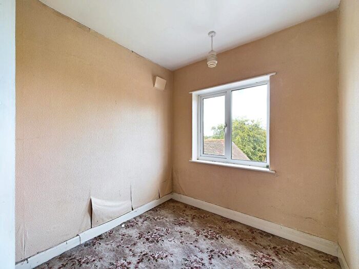3 Bedroom Semi-Detached House For Sale In Williamthorpe Road, North Wingfield, Chesterfield, S42