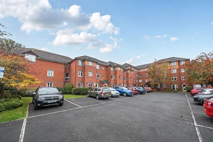 2 Bedroom Apartment For Sale In Spencer Court, Banbury, OX16