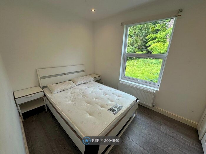 1 Bedroom Flat To Rent In Blenheim Gardens, Wallington, SM6