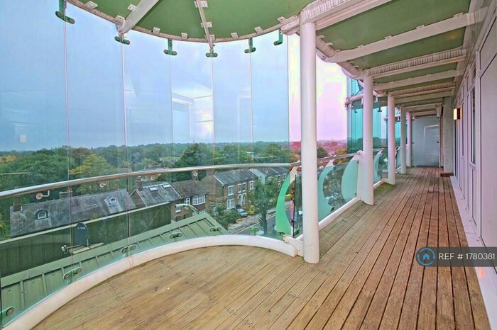 2 Bedroom Flat To Rent In Tower Point, Enfield, EN2