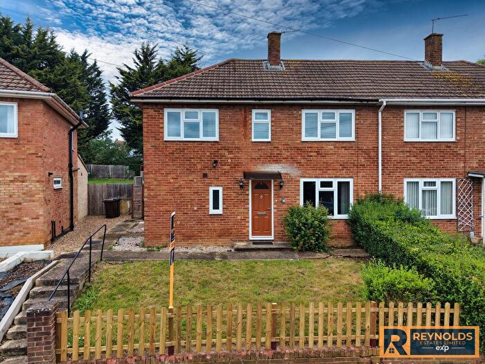 3 Bedroom Semi-Detached House For Sale In Nevill Road, Snodland, Kent, ME6