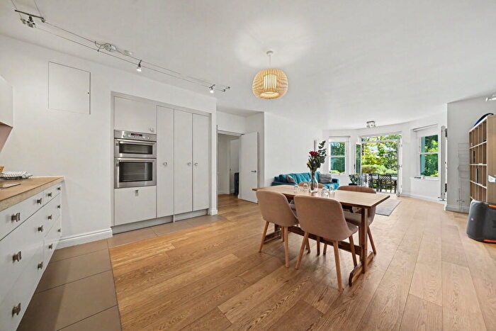 2 Bedroom Flat To Rent In Ormonde Court, Belsize Park, London, NW3