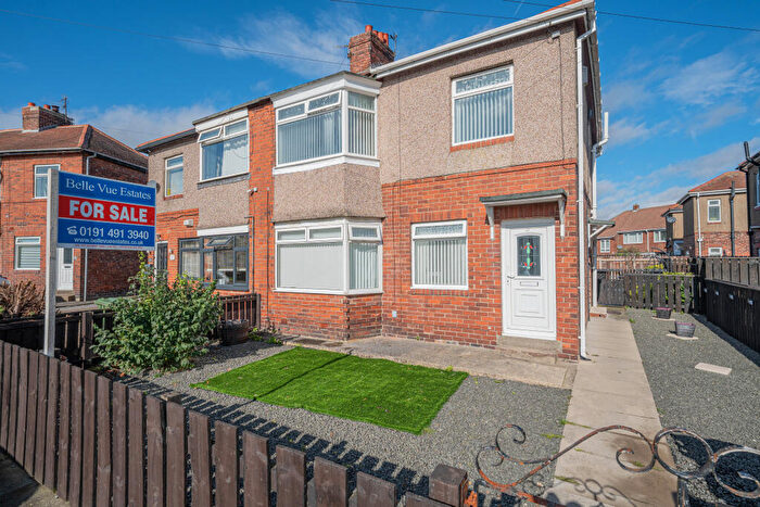 2 Bedroom Flat For Sale In Burghley Road, Windy Nook, Felling, Gateshead, NE10