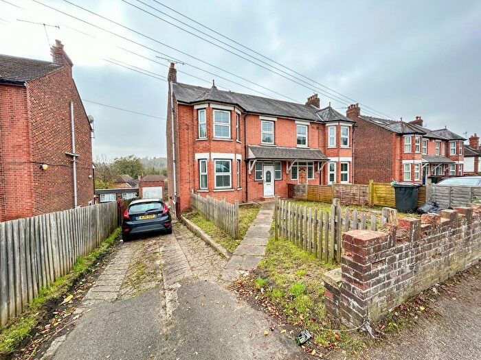 4 Bedroom Semi-Detached House To Rent In West Wycombe Road, High Wycombe, HP12