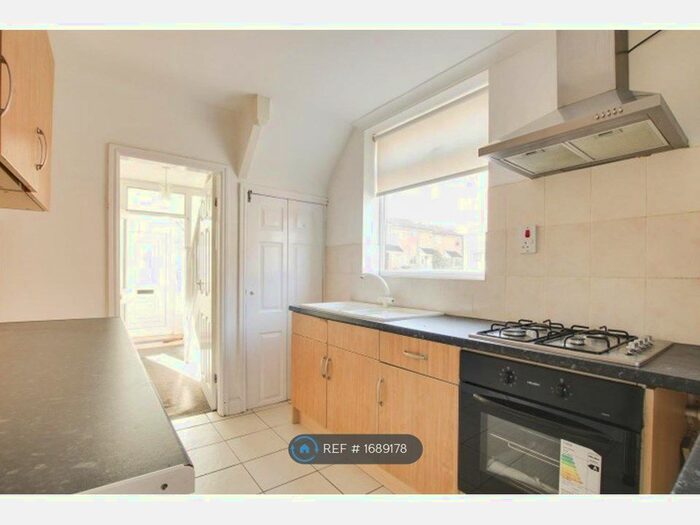 3 Bedroom End Of Terrace House To Rent In Egypt Road, Nottingham, NG7