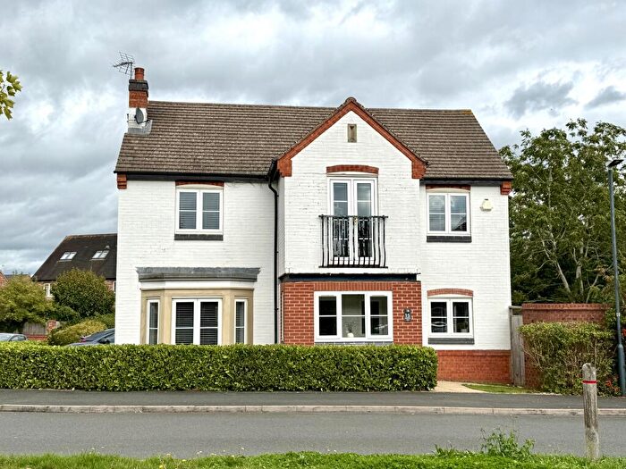 4 Bedroom Link Detached House For Sale In Packhorse Road, Stratford-upon-avon, Warwickshire, CV37