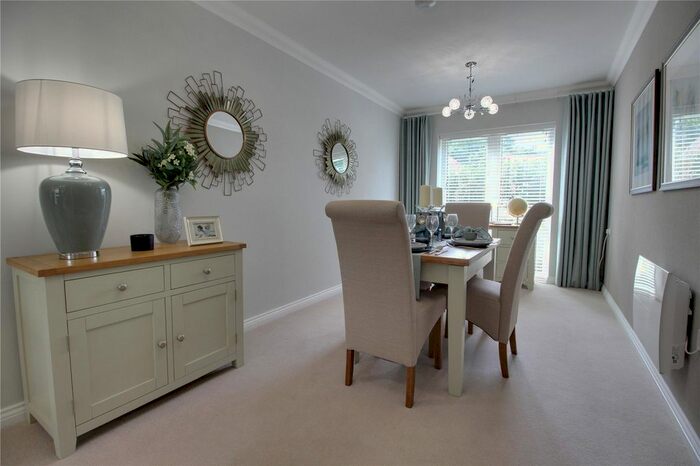 1 Bedroom Flat For Sale In Crookham Road, Fleet, GU51