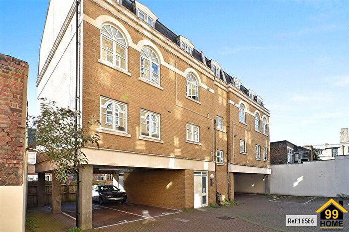 3 Bedroom Flat To Rent In Mile End Road, London, Greater, E1